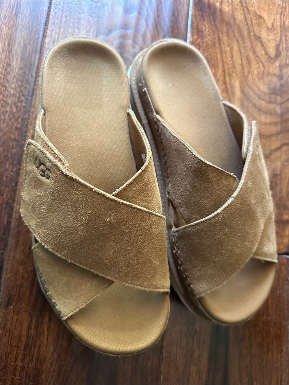 UGG Goldenstar Cross Slide Chestnut Sz 9
